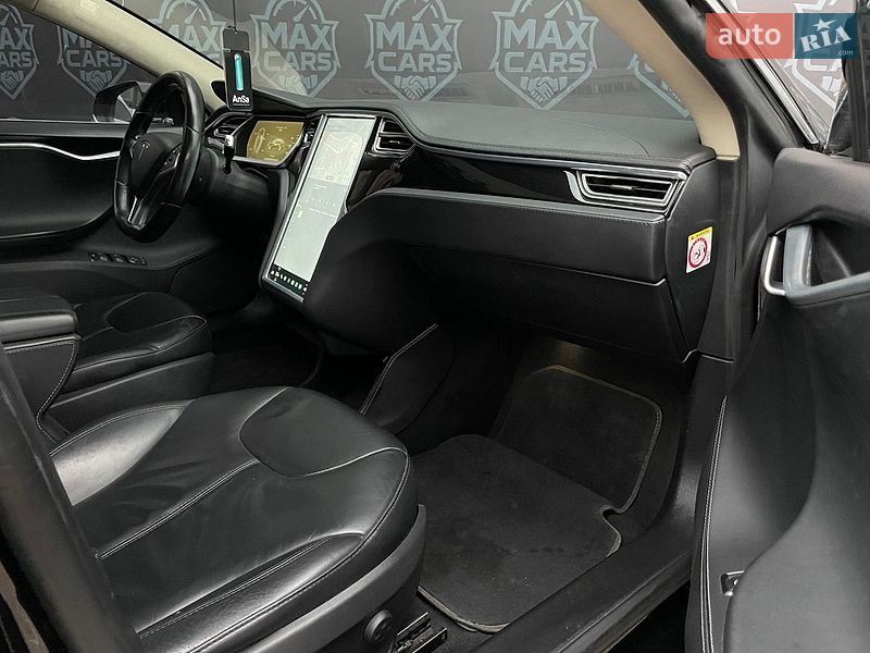 Ліфтбек Tesla Model S 2014 в Києві