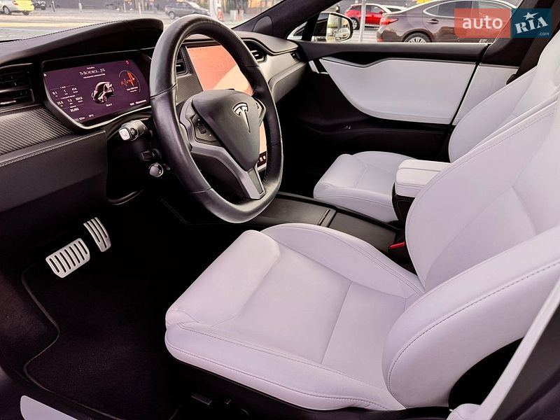 Лифтбек Tesla Model S 2020 в Киеве