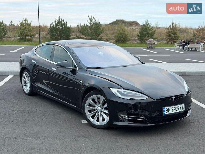 Ліфтбек Tesla Model S 2017 в Рівному