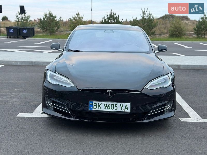 Ліфтбек Tesla Model S 2017 в Рівному