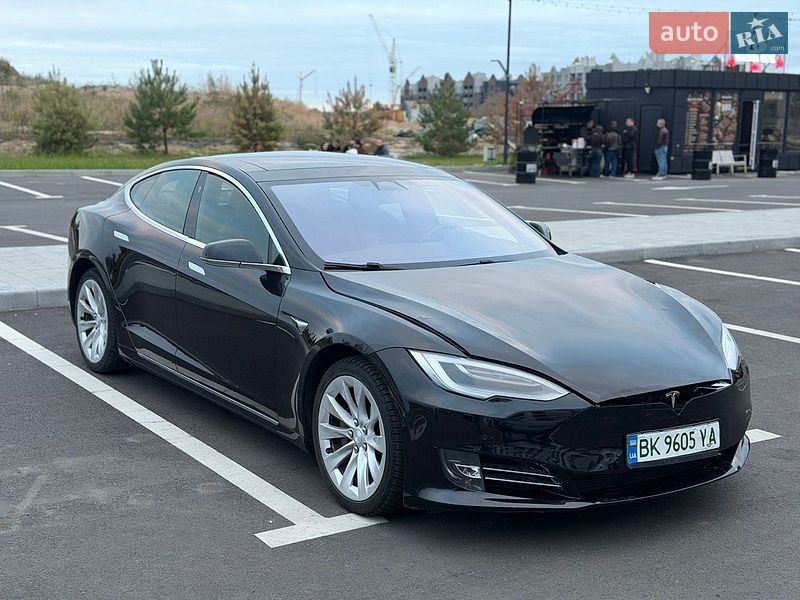 Ліфтбек Tesla Model S 2017 в Рівному
