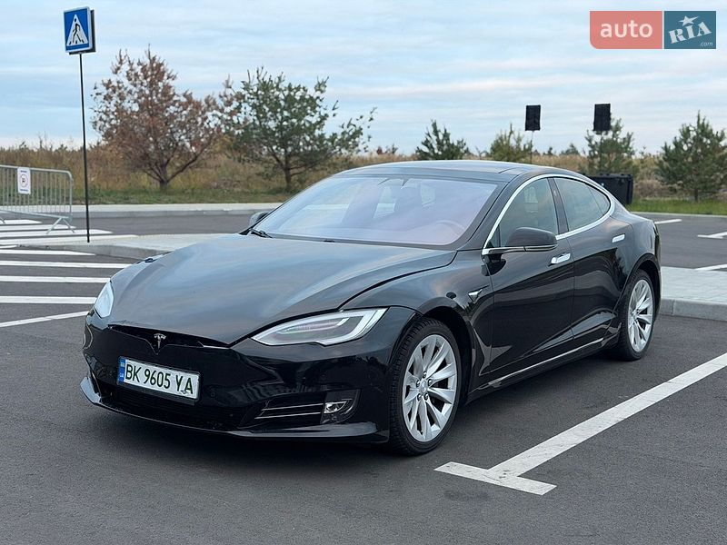 Ліфтбек Tesla Model S 2017 в Рівному