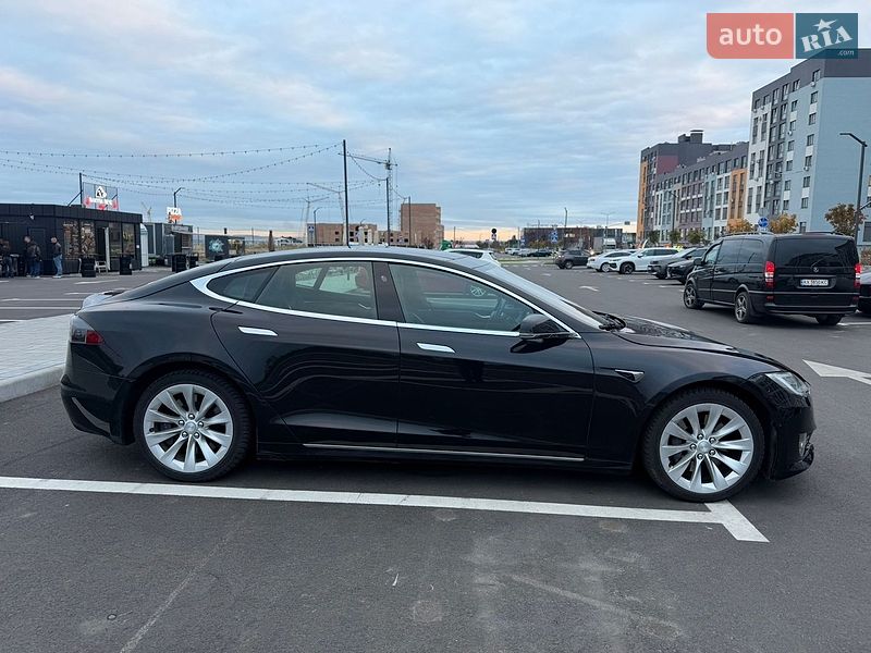 Ліфтбек Tesla Model S 2017 в Рівному