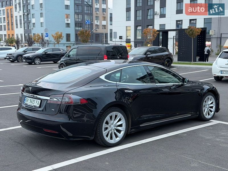 Ліфтбек Tesla Model S 2017 в Рівному