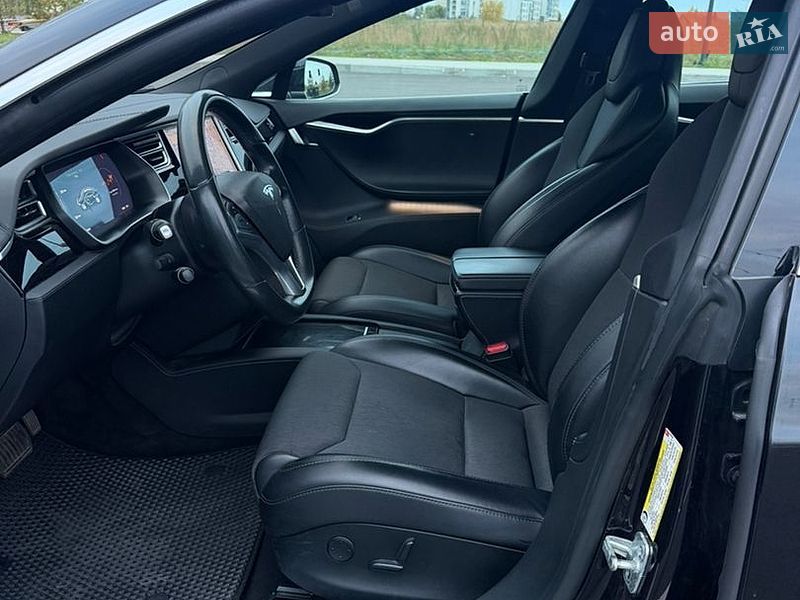 Ліфтбек Tesla Model S 2017 в Рівному