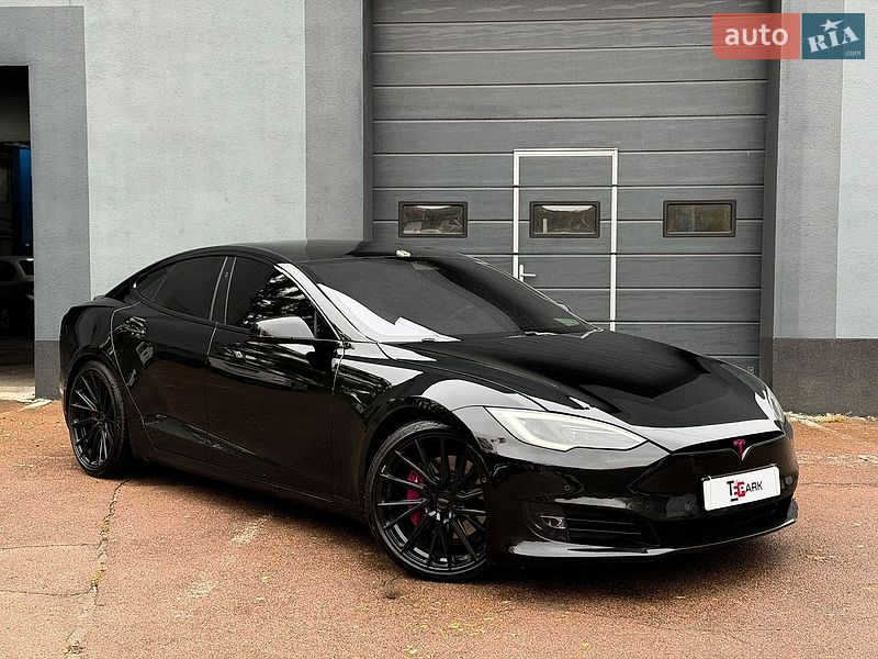 Лифтбек Tesla Model S 2019 в Киеве