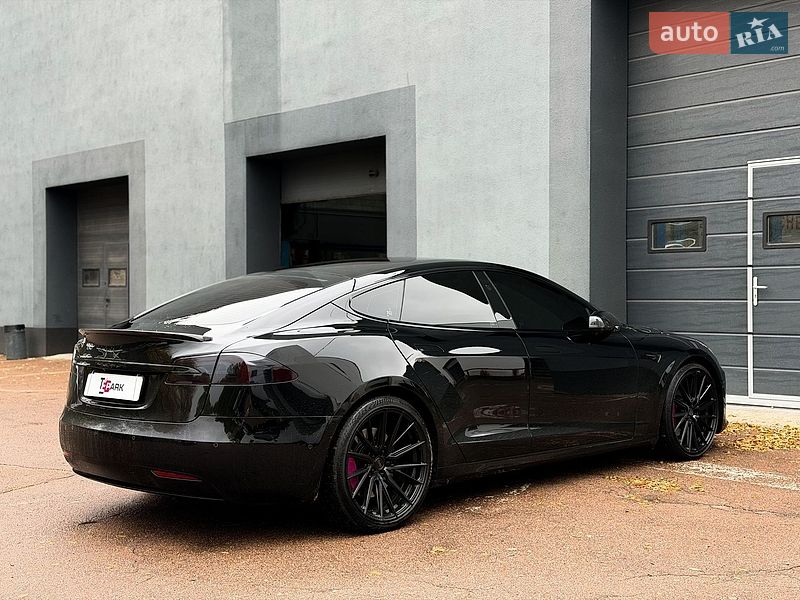 Лифтбек Tesla Model S 2019 в Киеве