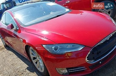 Лифтбек Tesla Model S 2015 в Львове