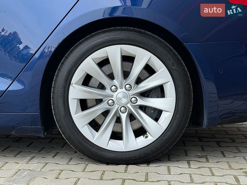 Ліфтбек Tesla Model S 2018 в Києві