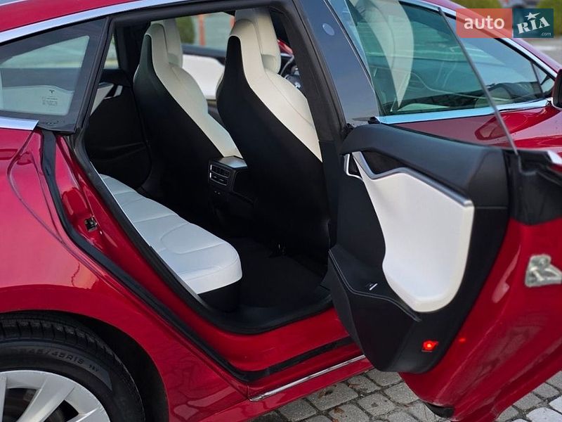 Ліфтбек Tesla Model S 2017 в Львові фото 17 Ліфтбек Tesla Model S 2017 в Львові