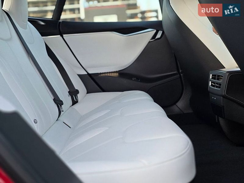 Ліфтбек Tesla Model S 2017 в Львові фото 20 Ліфтбек Tesla Model S 2017 в Львові