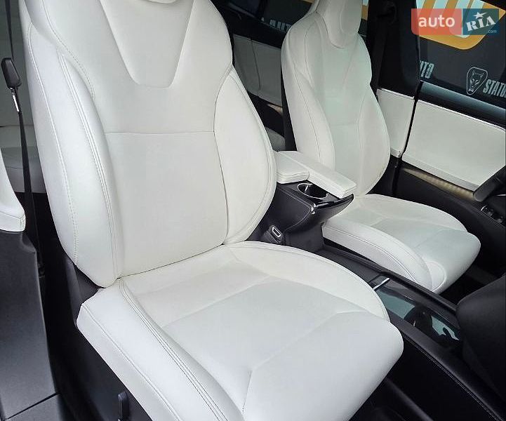 Ліфтбек Tesla Model S 2017 в Хмельницькому