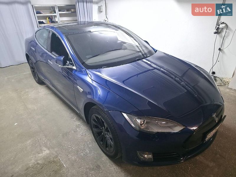 Лифтбек Tesla Model S 2016 в Киеве