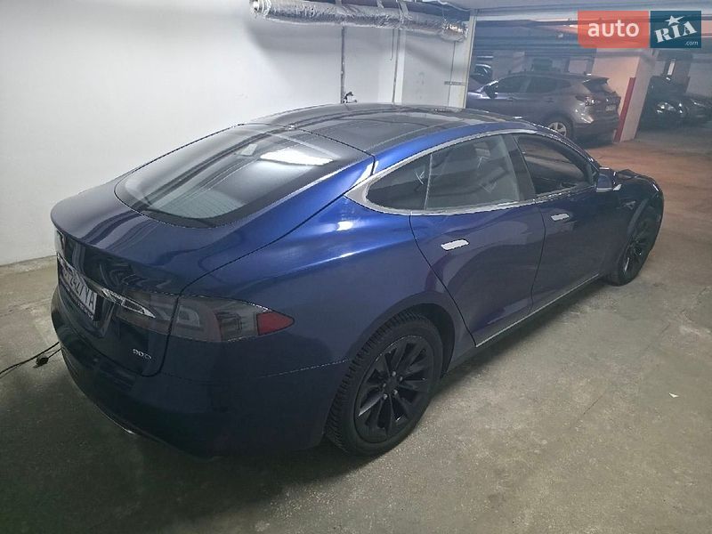 Ліфтбек Tesla Model S 2016 в Києві