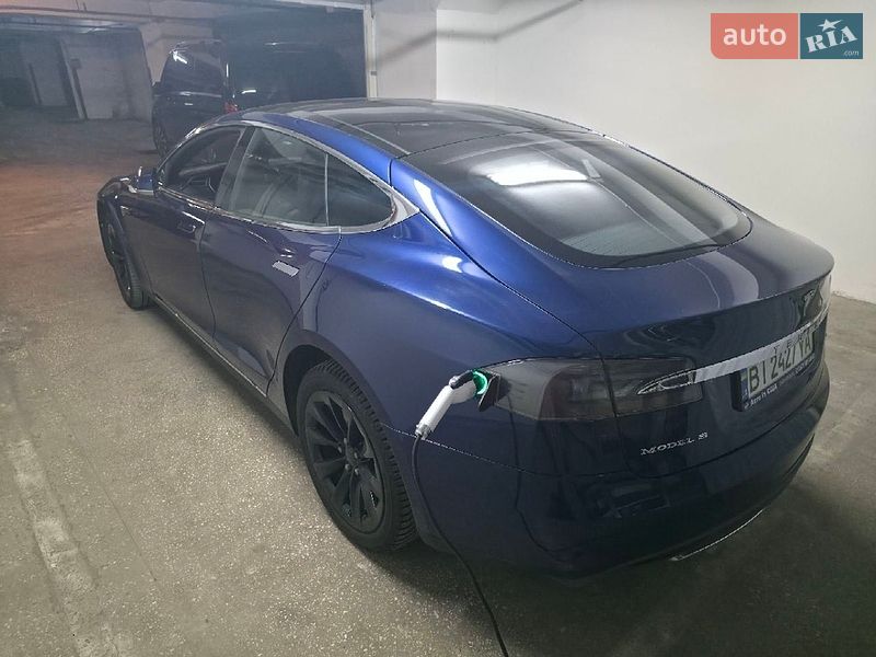 Лифтбек Tesla Model S 2016 в Киеве