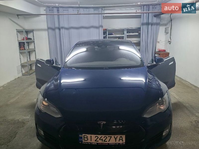 Ліфтбек Tesla Model S 2016 в Києві
