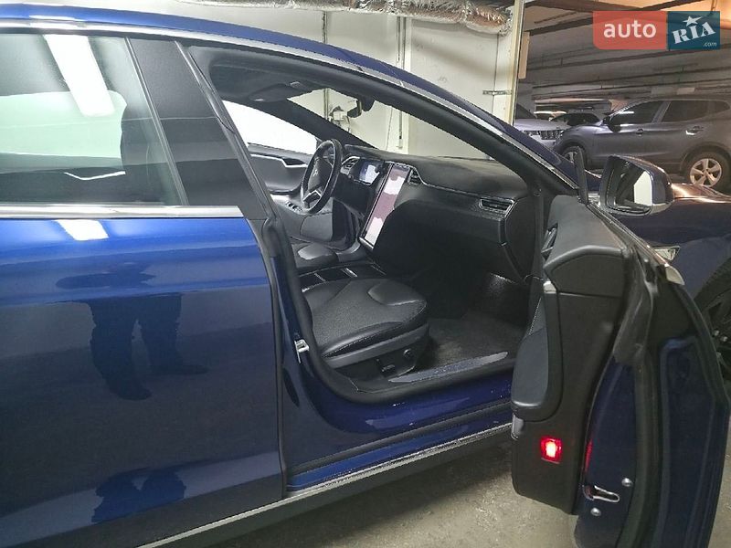 Ліфтбек Tesla Model S 2016 в Києві