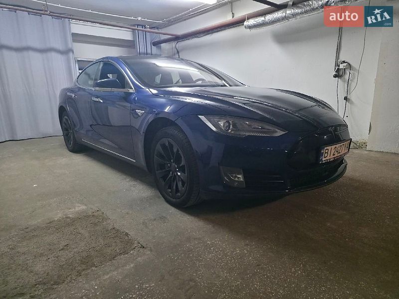 Ліфтбек Tesla Model S 2016 в Києві