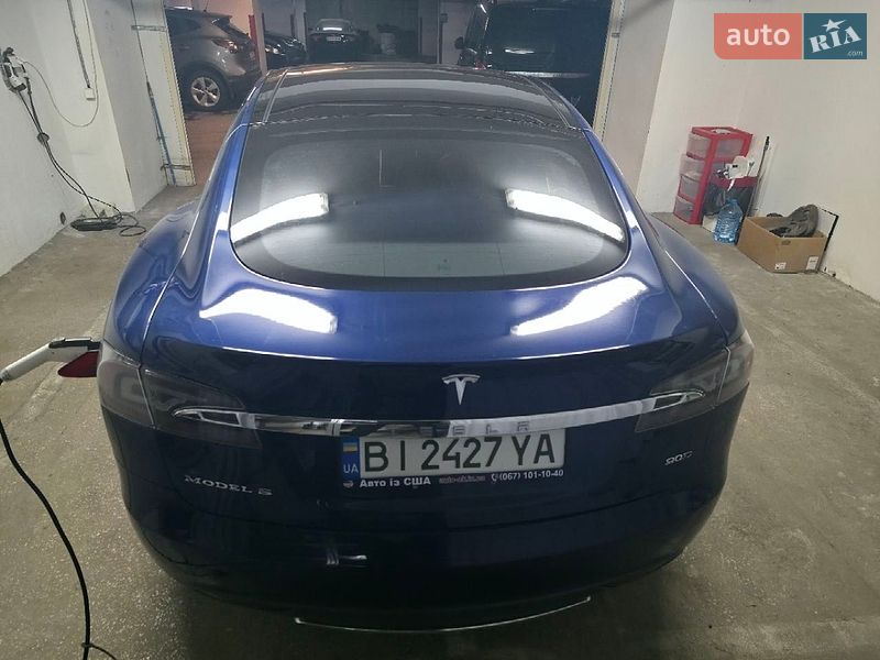 Ліфтбек Tesla Model S 2016 в Києві