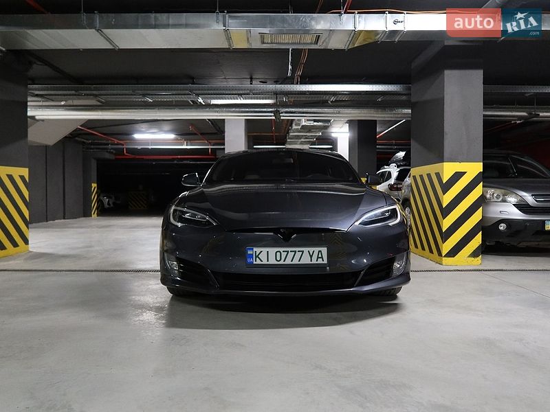 Ліфтбек Tesla Model S 2016 в Івано-Франківську