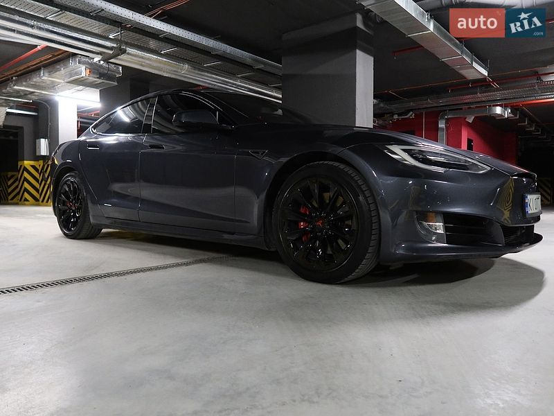 Лифтбек Tesla Model S 2016 в Ивано-Франковске