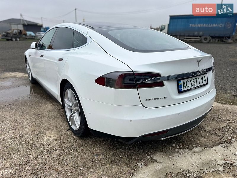 Лифтбек Tesla Model S 2015 в Луцке