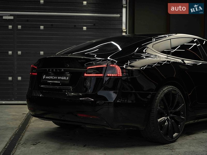 Лифтбек Tesla Model S 2018 в Черновцах