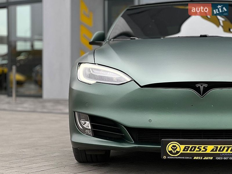 Ліфтбек Tesla Model S 2018 в Львові