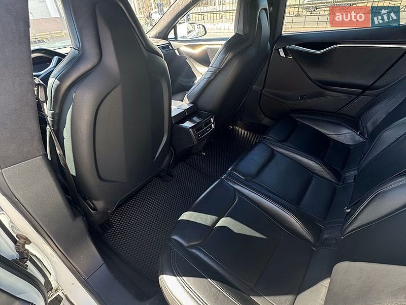 Лифтбек Tesla Model S 2015 в Одессе