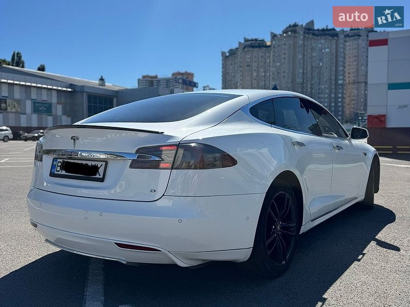 Лифтбек Tesla Model S 2015 в Одессе