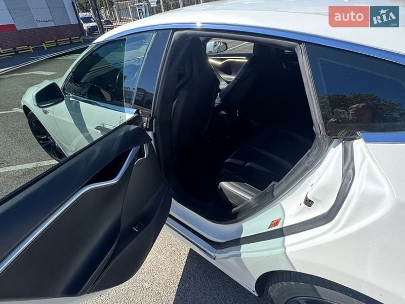 Лифтбек Tesla Model S 2015 в Одессе