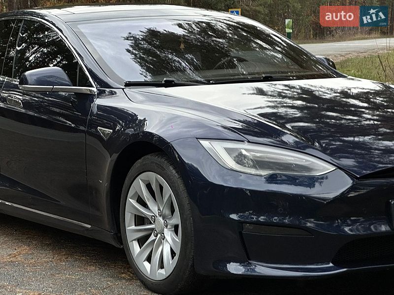 Лифтбек Tesla Model S 2014 в Вышгороде