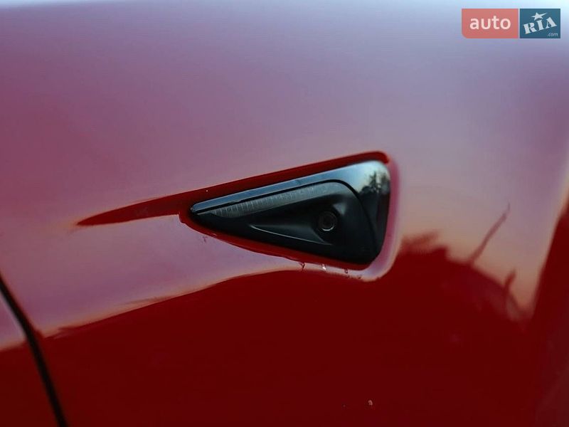 Ліфтбек Tesla Model S 2017 в Трускавці