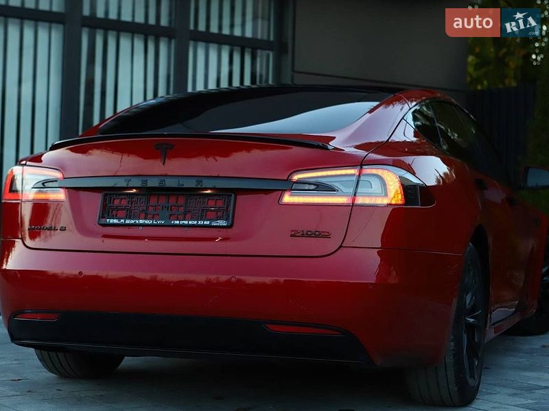 Ліфтбек Tesla Model S 2017 в Трускавці