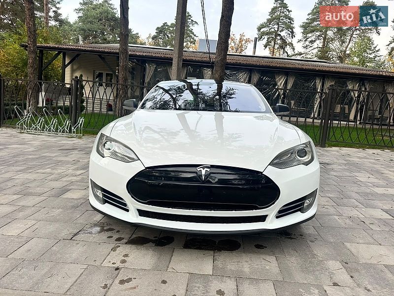 Лифтбек Tesla Model S 2012 в Ананьеве