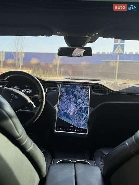 Лифтбек Tesla Model S 2016 в Львове