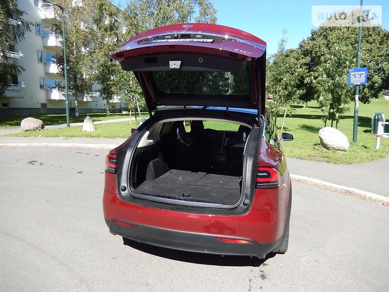 Позашляховик / Кросовер Tesla Model X 2018 в Києві