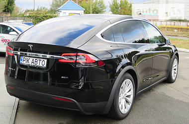 Позашляховик / Кросовер Tesla Model X 2016 в Києві