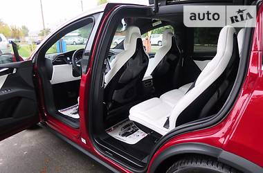 Внедорожник / Кроссовер Tesla Model X 2017 в 