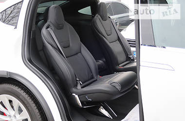 Позашляховик / Кросовер Tesla Model X 2017 в Києві