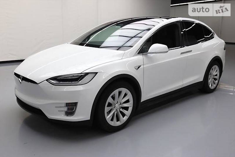 Tesla Model X 2018 года