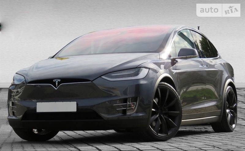 Tesla Model X 2016 года