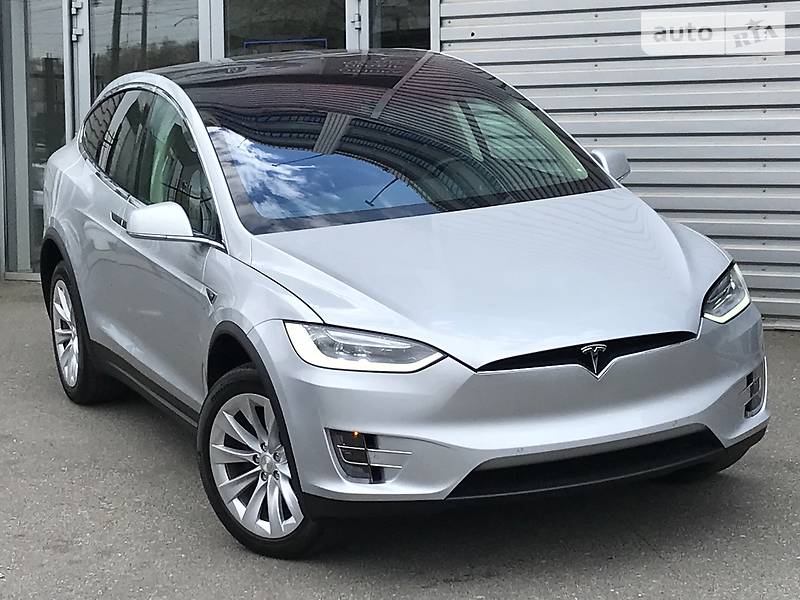 Tesla Model X 2016 года