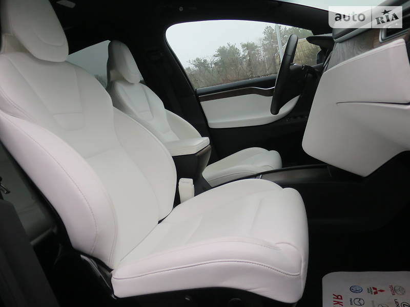 Позашляховик / Кросовер Tesla Model X 2016 в Києві