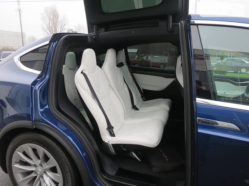 Позашляховик / Кросовер Tesla Model X 2016 в Києві