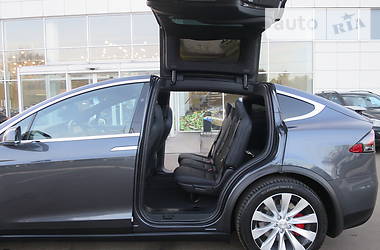 Внедорожник / Кроссовер Tesla Model X 2019 в Киеве