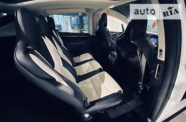 Позашляховик / Кросовер Tesla Model X 2016 в 