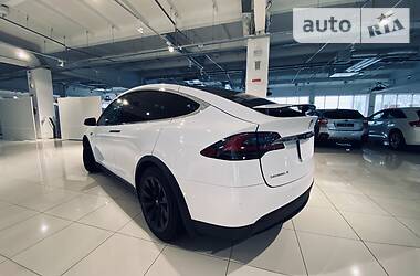 Позашляховик / Кросовер Tesla Model X 2016 в 