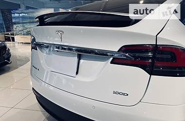 Позашляховик / Кросовер Tesla Model X 2016 в 
