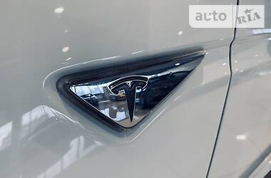 Позашляховик / Кросовер Tesla Model X 2016 в 